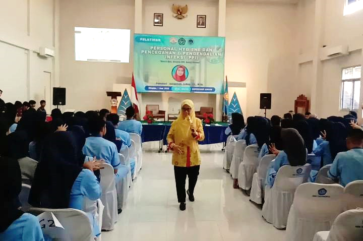 PELATIHAN PERSONAL HYGIENE DAN PENCEGAHAN & PENGENDALIAN INFEKSI (PPI) DI AMAYO YOGYAKARTA