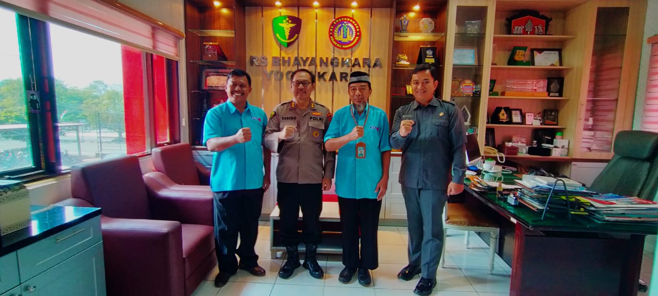 Sinergi Akademik dan Medis: AMAYO dan RS Bhayangkara DIY Luncurkan Program Bersama
