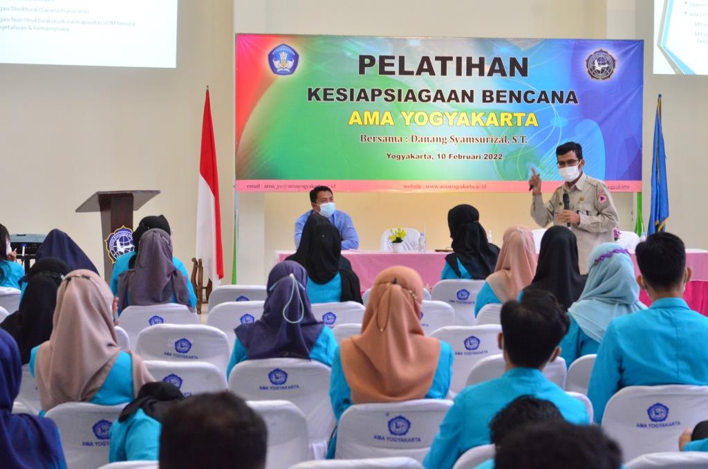 Pelatihan Kesiapsiagaan Bencana oleh BPBD DIY Dilaksanakan di Kampus AMA Yogyakarta